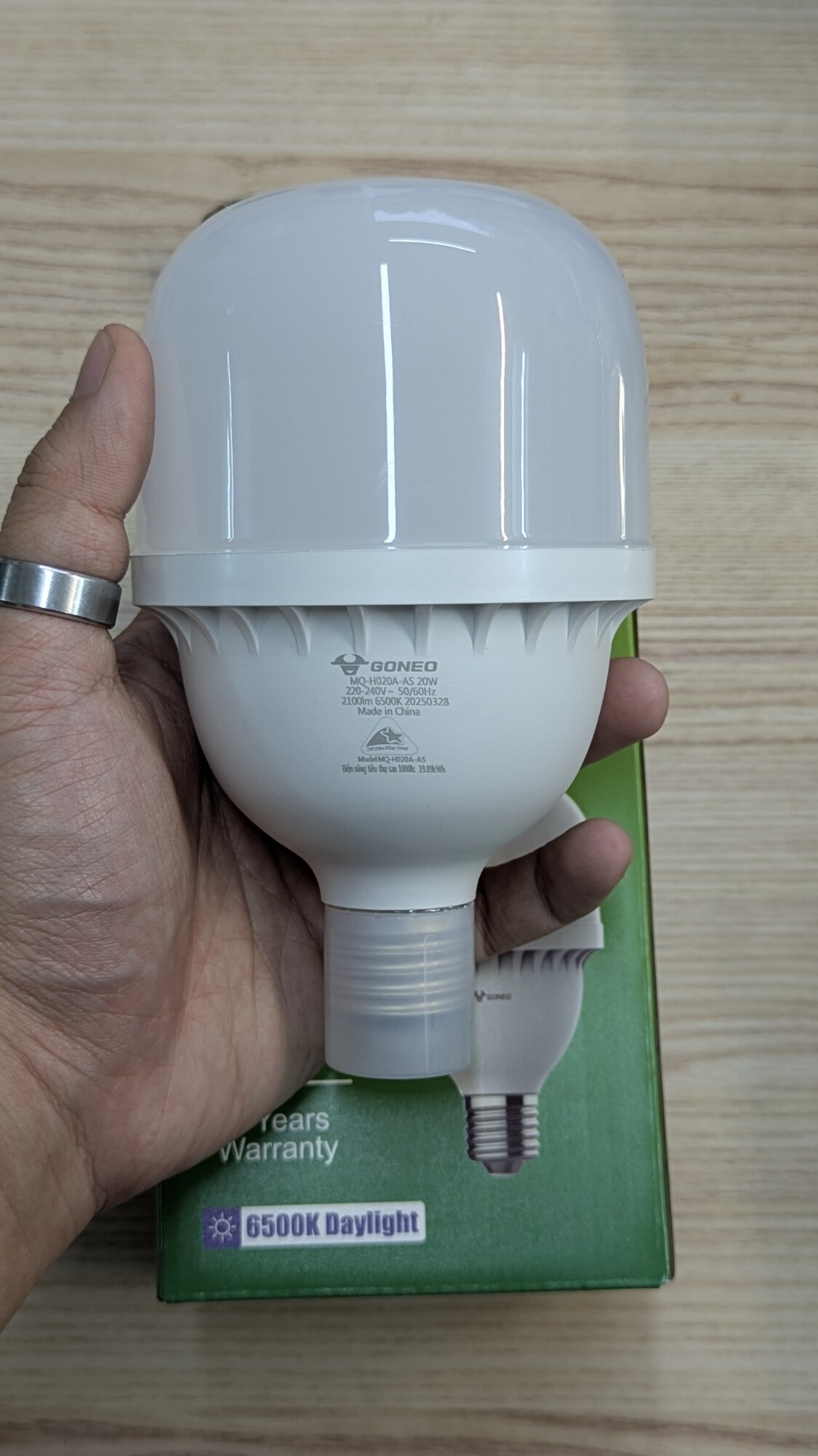 Bóng đèn LED Bulb Trụ Goneo MQ - C020A BS - Công suất 20W - E27, 6500K - Bền bỉ - Tiết kiệm 7