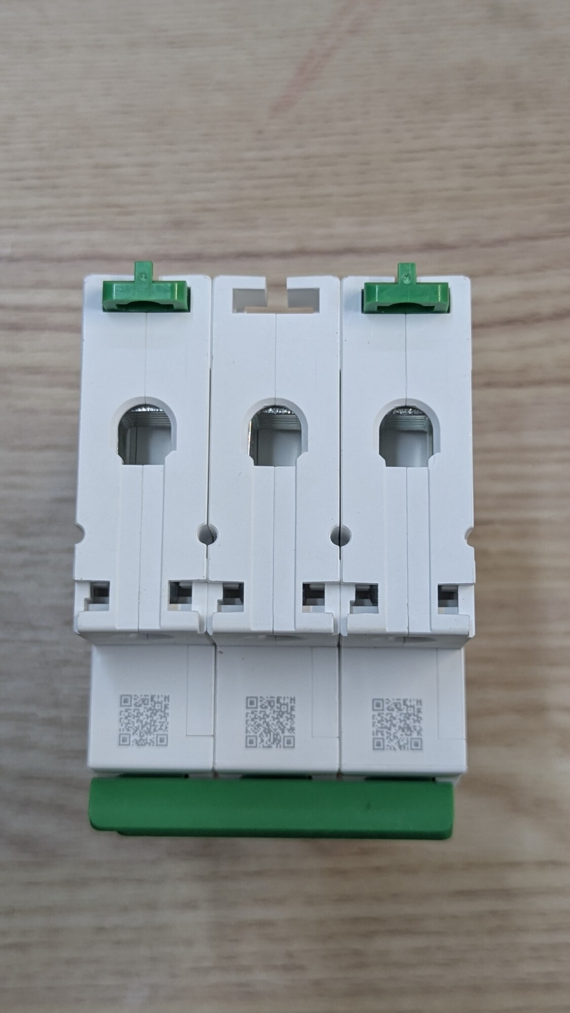 Bộ ngắt mạch điện – Aptomat 3 pha Goneo - Chất lượng – Chính hãng 9
