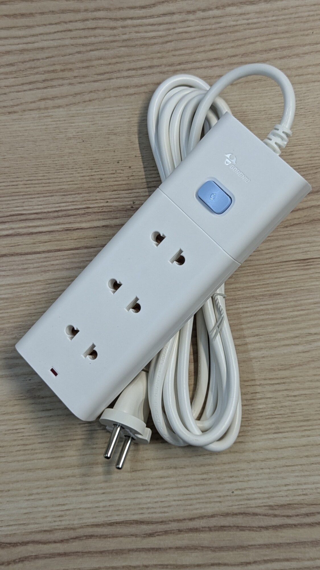 Ổ Cắm Điện Chống Cháy GONEO Đa Năng 3 Ổ 1 Công Tắc 2500W – V1030 - An Toàn - Chống Cháy 9